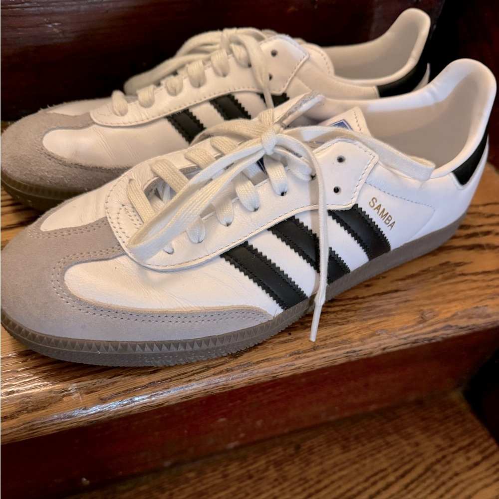 ADIDAS MENS size 9/WOMENS 10: Worn once for photo shoot